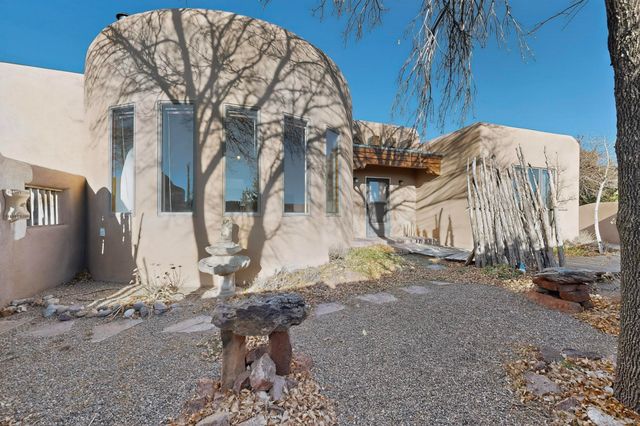 33 Moya Loop, Santa Fe, NM 87508