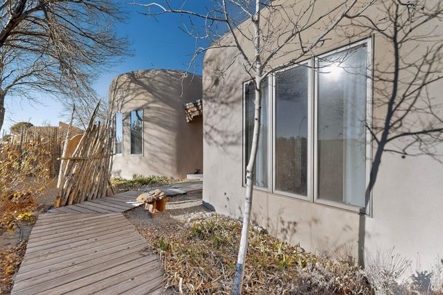 33 Moya Loop, Santa Fe, NM 87508