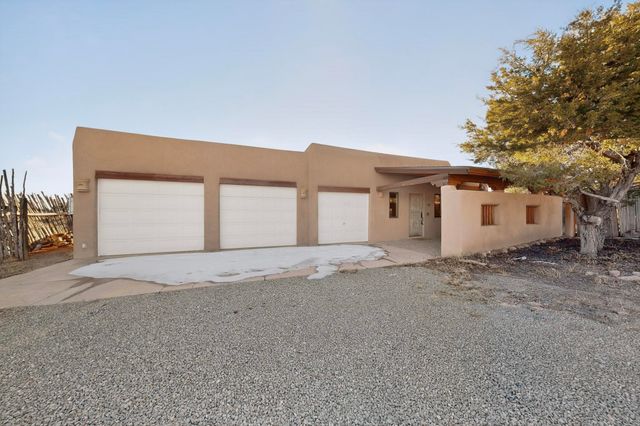 33 Moya Loop, Santa Fe, NM 87508