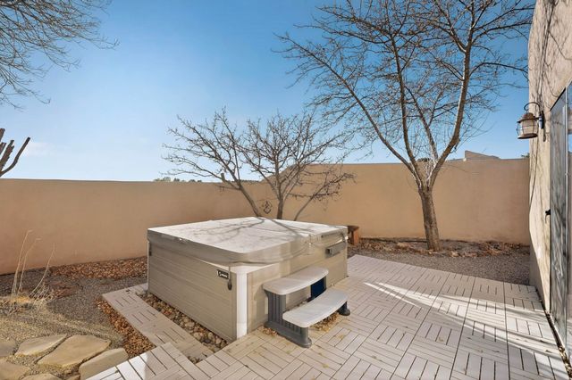 33 Moya Loop, Santa Fe, NM 87508