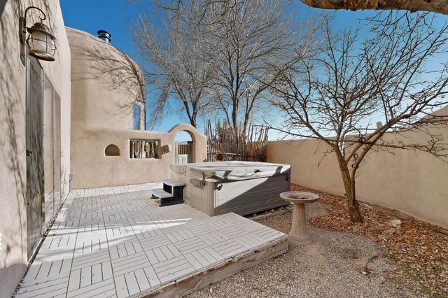 33 Moya Loop, Santa Fe, NM 87508