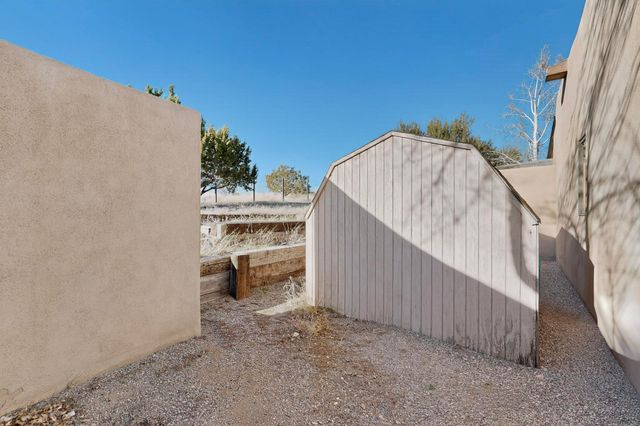 33 Moya Loop, Santa Fe, NM 87508