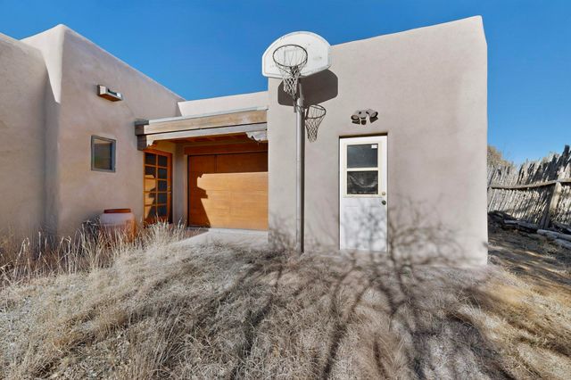 33 Moya Loop, Santa Fe, NM 87508