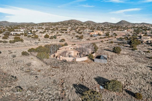 33 Moya Loop, Santa Fe, NM 87508