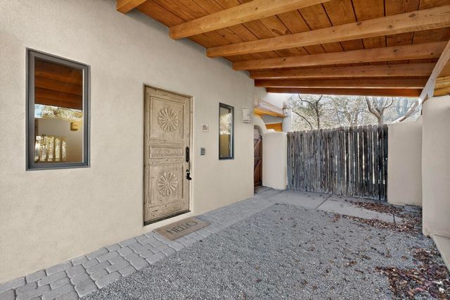 33 Moya Loop, Santa Fe, NM 87508