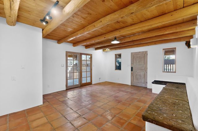 33 Moya Loop, Santa Fe, NM 87508