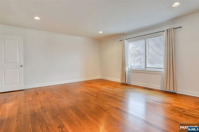 20 Franklin Avenue, Wallington, NJ 07057