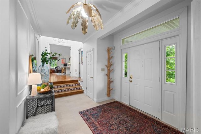 2480 Town And Country Lane, Town And Country, MO 63131