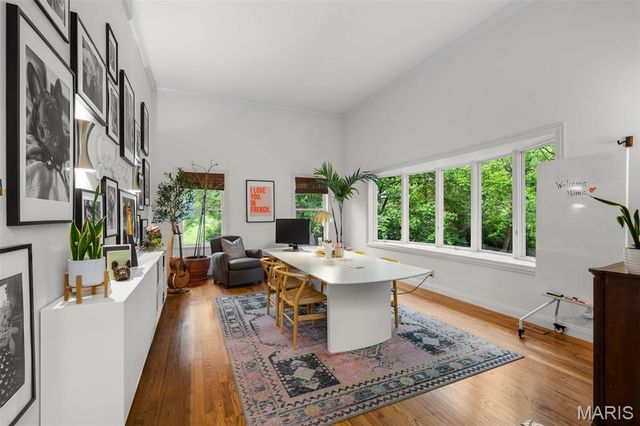 2480 Town And Country Lane, Town And Country, MO 63131