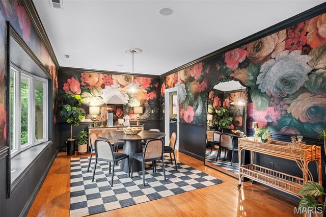 2480 Town And Country Lane, Town And Country, MO 63131