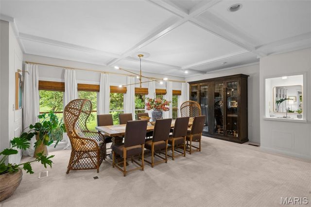 2480 Town And Country Lane, Town And Country, MO 63131