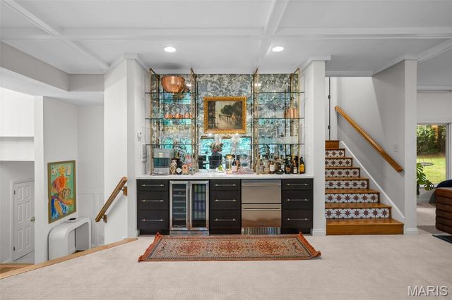 2480 Town And Country Lane, Town And Country, MO 63131