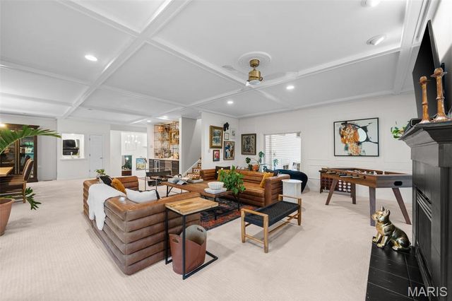 2480 Town And Country Lane, Town And Country, MO 63131