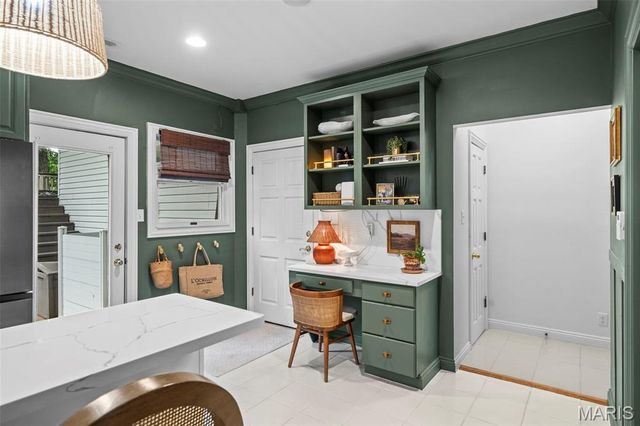 2480 Town And Country Lane, Town And Country, MO 63131