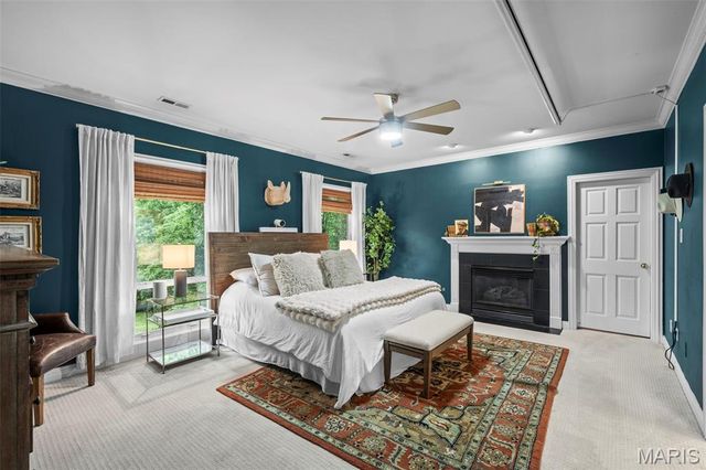2480 Town And Country Lane, Town And Country, MO 63131