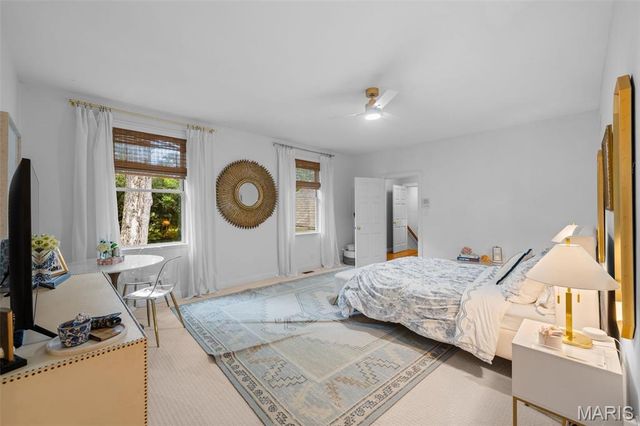 2480 Town And Country Lane, Town And Country, MO 63131