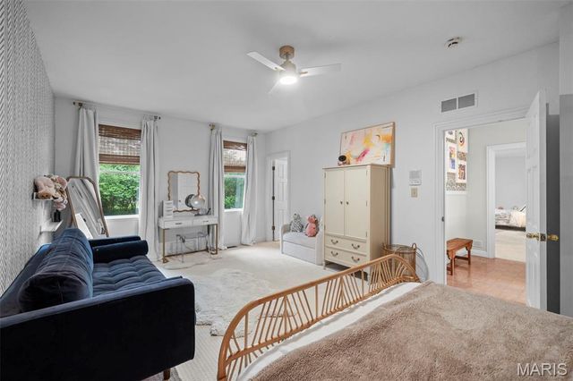 2480 Town And Country Lane, Town And Country, MO 63131