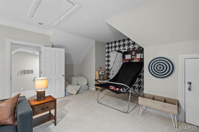 2480 Town And Country Lane, Town And Country, MO 63131