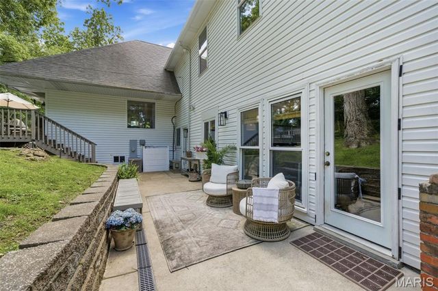 2480 Town And Country Lane, Town And Country, MO 63131