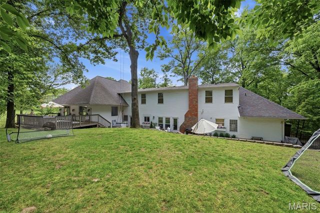 2480 Town And Country Lane, Town And Country, MO 63131