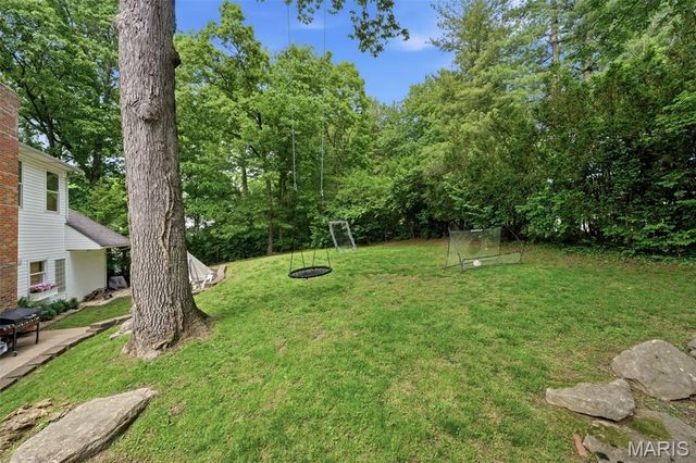 2480 Town And Country Lane, Town And Country, MO 63131