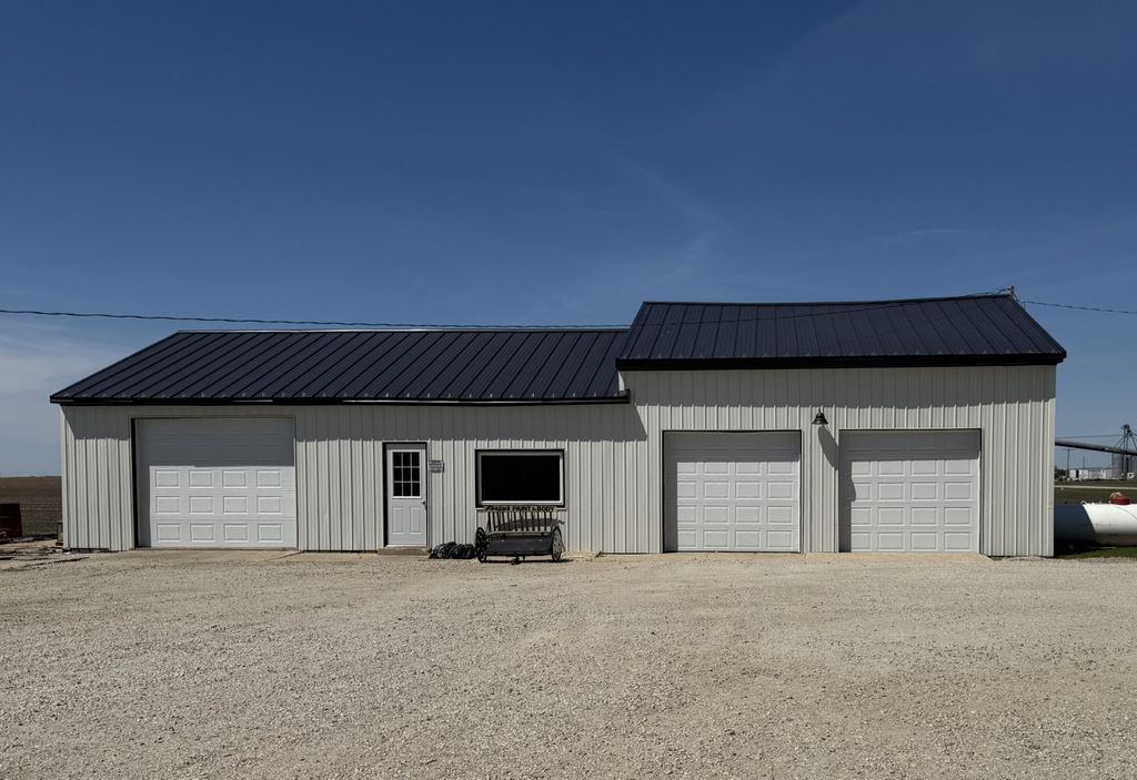 Image 12 of property listing at 18480 Illinois Hwy 78, Annawan, IL 61234