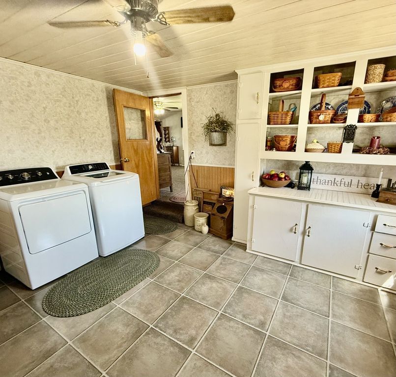 Image 21 of property listing at 18480 Illinois Hwy 78, Annawan, IL 61234