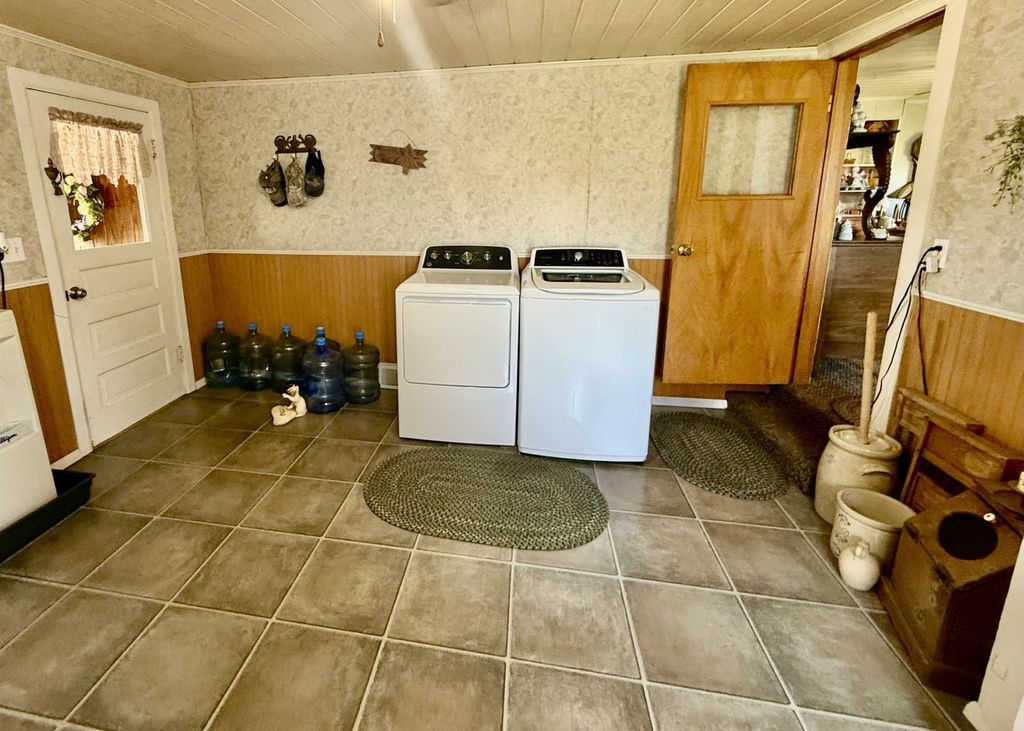 Image 22 of property listing at 18480 Illinois Hwy 78, Annawan, IL 61234