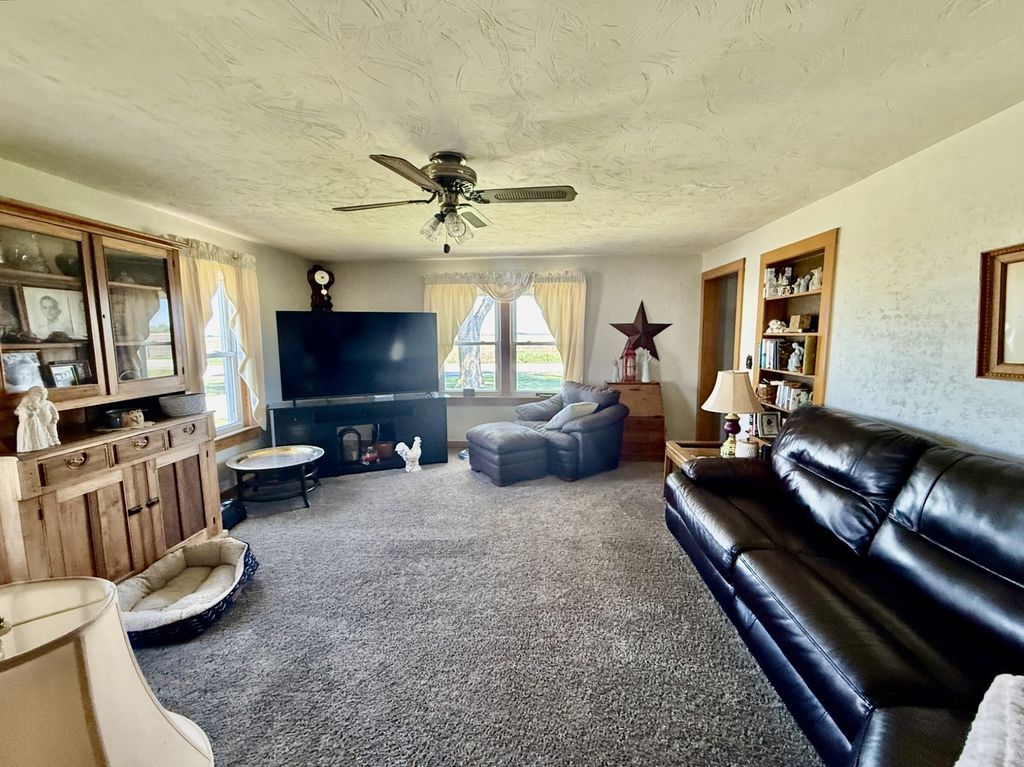 Image 33 of property listing at 18480 Illinois Hwy 78, Annawan, IL 61234