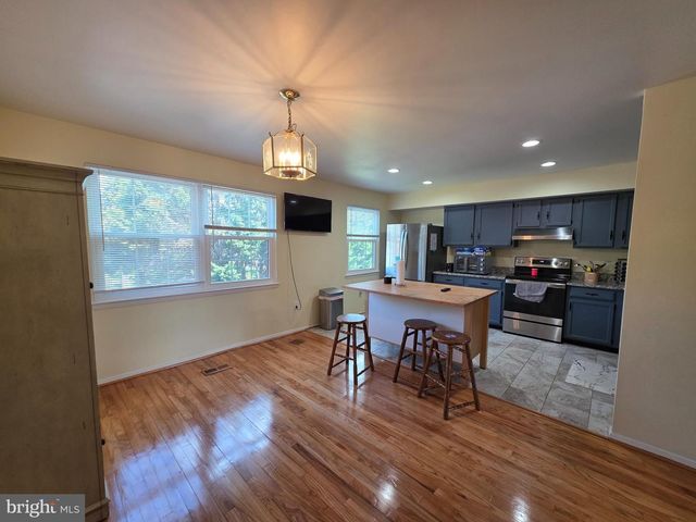 10 CASEY CT, Baltimore, MD 21228