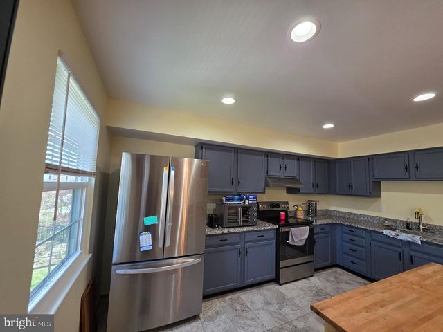 10 CASEY CT, Baltimore, MD 21228