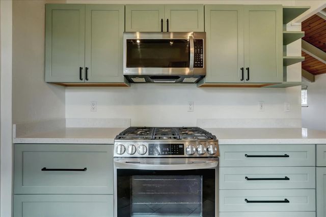 18263 Lake Forest Dr, Penn Valley, CA 95946