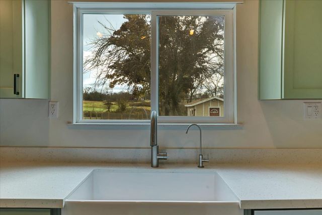 18263 Lake Forest Dr, Penn Valley, CA 95946