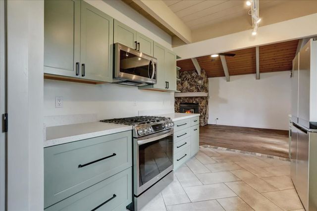 18263 Lake Forest Dr, Penn Valley, CA 95946