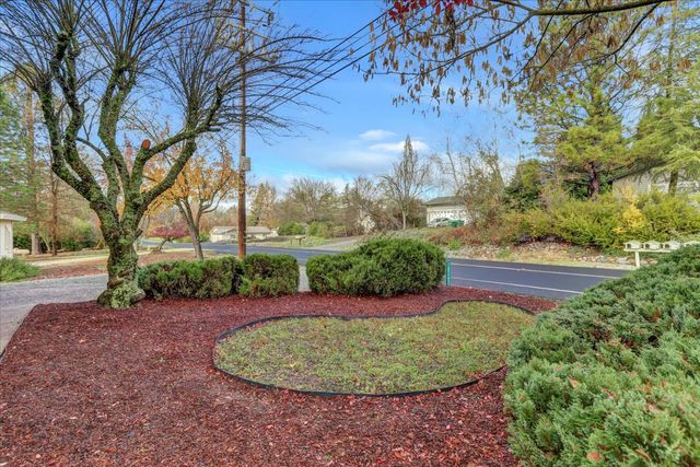 18263 Lake Forest Dr, Penn Valley, CA 95946