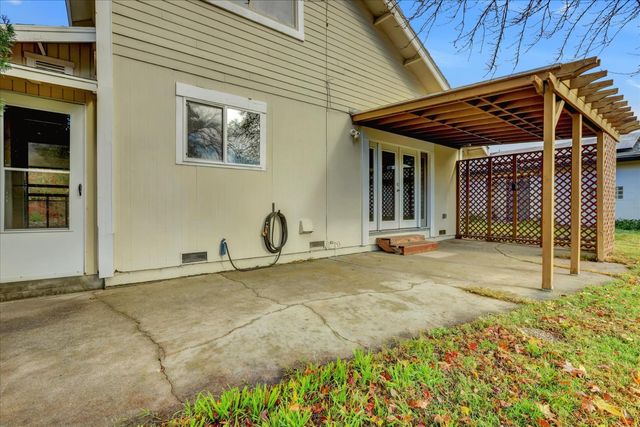 18263 Lake Forest Dr, Penn Valley, CA 95946