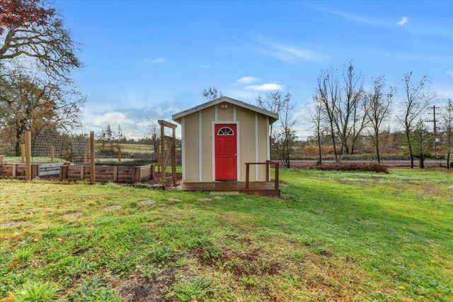 18263 Lake Forest Dr, Penn Valley, CA 95946