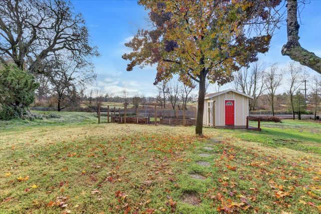 18263 Lake Forest Dr, Penn Valley, CA 95946