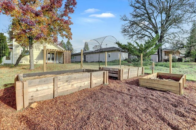 18263 Lake Forest Dr, Penn Valley, CA 95946