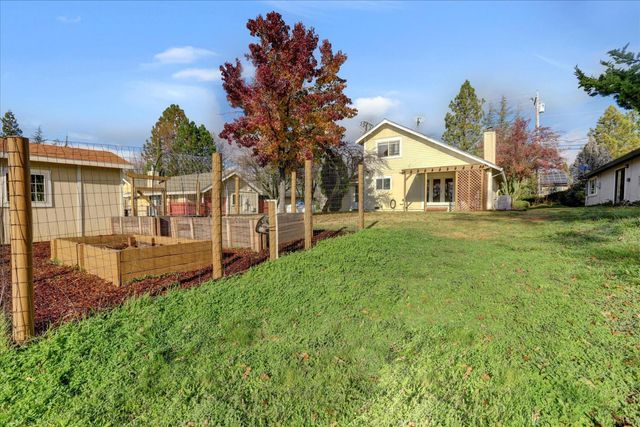 18263 Lake Forest Dr, Penn Valley, CA 95946