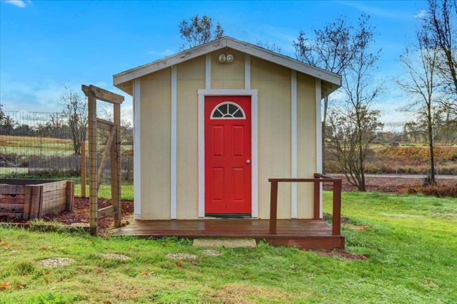 18263 Lake Forest Dr, Penn Valley, CA 95946