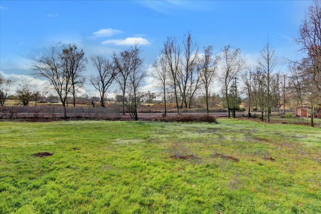 18263 Lake Forest Dr, Penn Valley, CA 95946