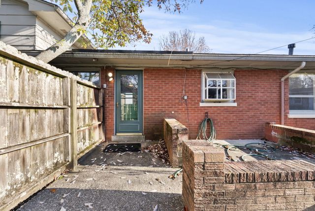 3401 Farmington Road, Lexington, KY 40502