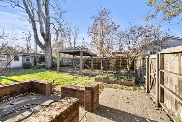 3401 Farmington Road, Lexington, KY 40502