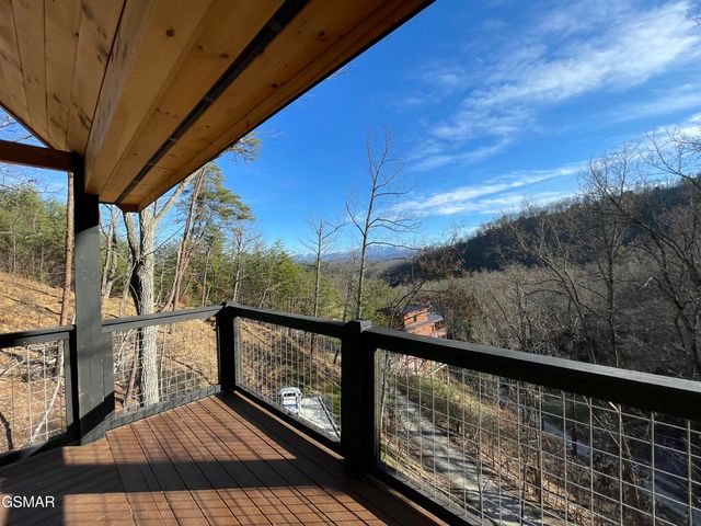 2125 Rising Fawn Way, Sevierville, TN 37876