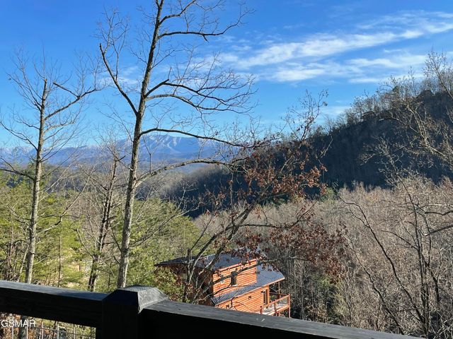 2125 Rising Fawn Way, Sevierville, TN 37876