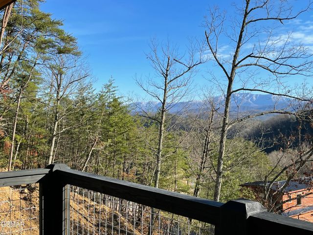 2125 Rising Fawn Way, Sevierville, TN 37876