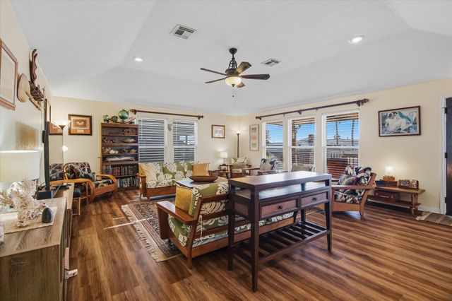 56 Tarpon Street, Bayou Vista, TX 77563