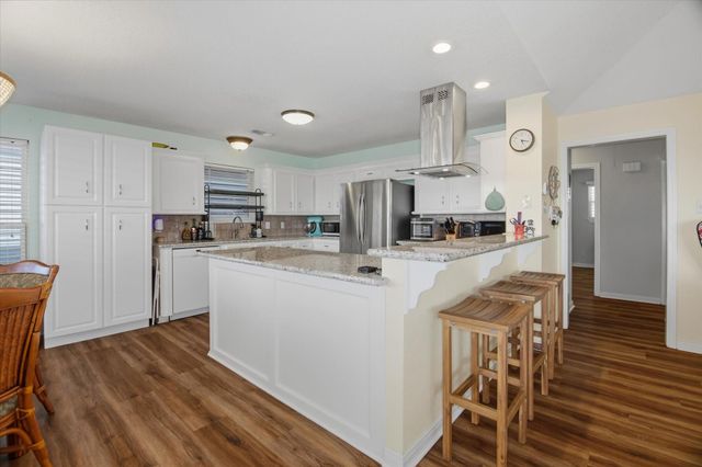 56 Tarpon Street, Bayou Vista, TX 77563