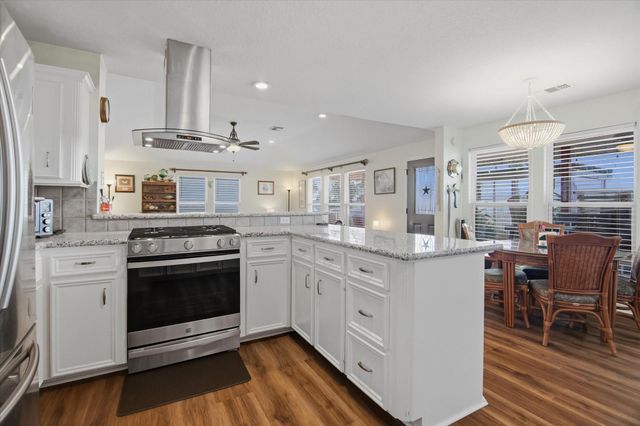 56 Tarpon Street, Bayou Vista, TX 77563